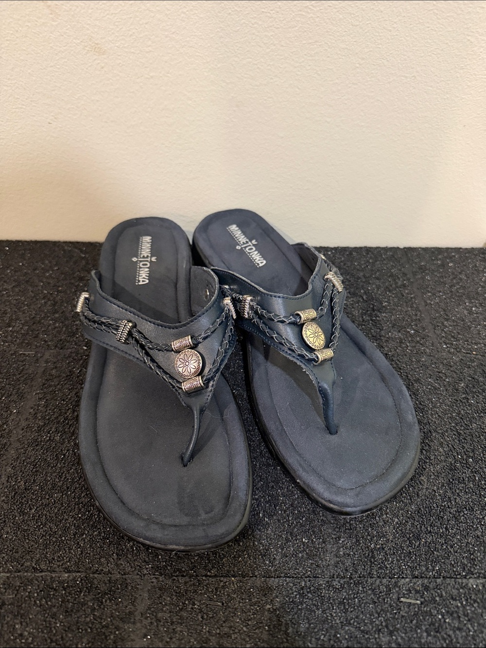 Minnetonka Silverthorne Black Leather Embellished Thong Sandals - Size 9